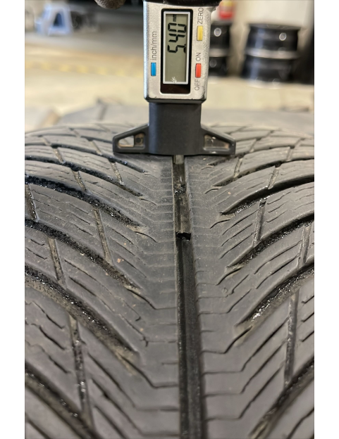 245/40R20 99W Michelin pilot Alpin 5