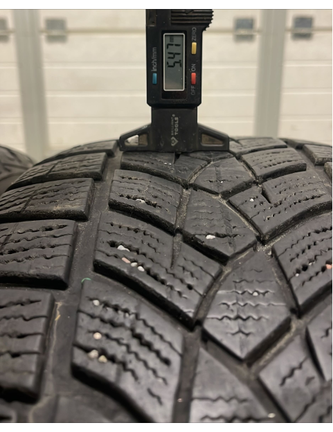 Dažāda platuma 255/50r19 107t un 235/55r19 105T komplekts