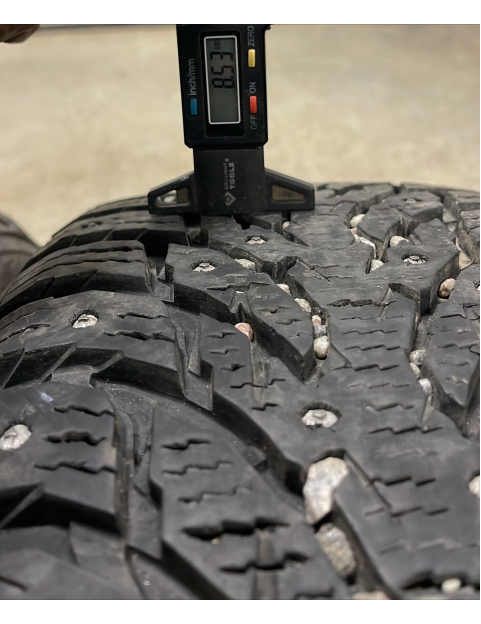 235/60R17 106T Nokian hakapeliitta 9 SUV ( ar radzēm )