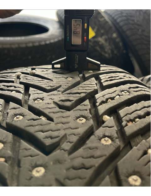 225/60R17 103T XL Nokian hakapeliitta 8 SUV  ( ar radzēm )