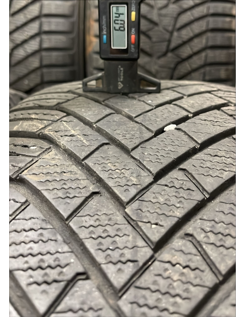 235/60R18 107T Goodyear ultra grip Ice 3