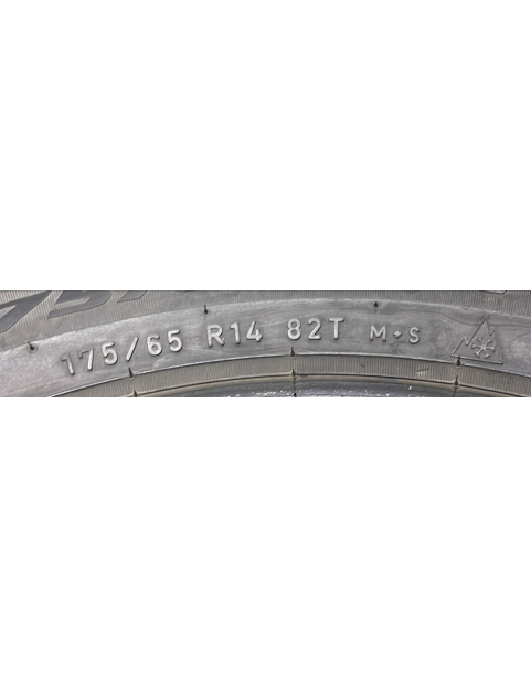 175/65R14 82T Pirelli Ice Zero  ( ar radzēm )