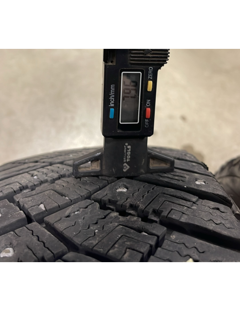 185/60R15 88T Goodyear ultra grip Ice artic ( ar radzēm )