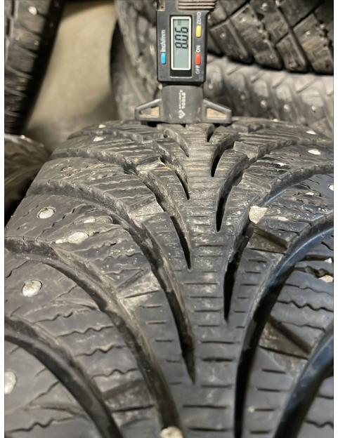 195/65R15 91T Goodyear UltraGrip Extreme ( ar radzēm )