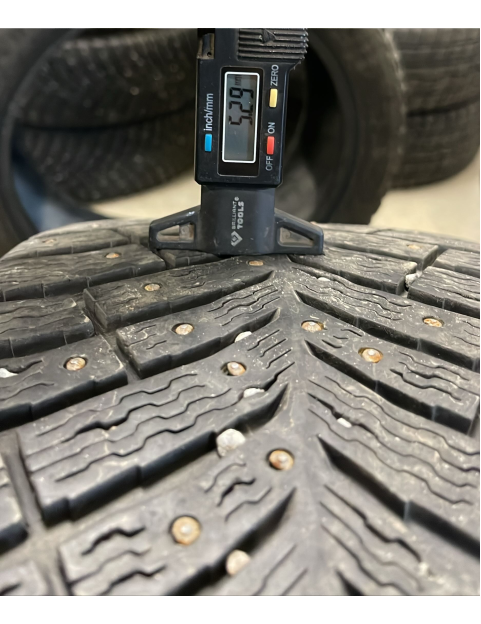 225/45R18 95T Michelin x Ice north 4 ( ar radzēm )