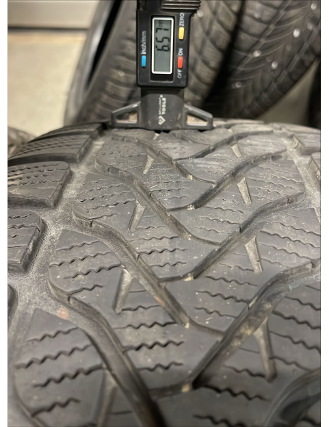 235/55R18 100V Lassa competus Winter 2
