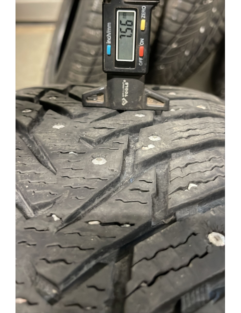 245/50R20 102T Nokian hakapeliitta 8 SUV ( ar radzēm )