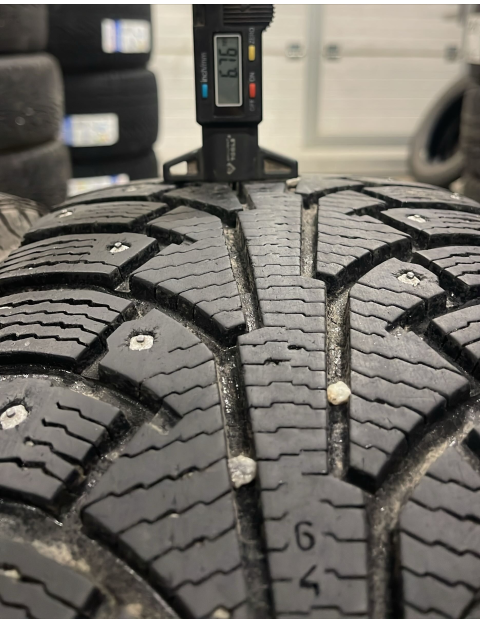 215/60R17 100T XL Nokian hakapeliitta 5  ( ar radzēm )