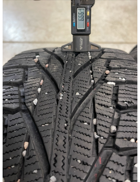 215/60R17 100R XL Nokian hakapeliitta R2 SUV