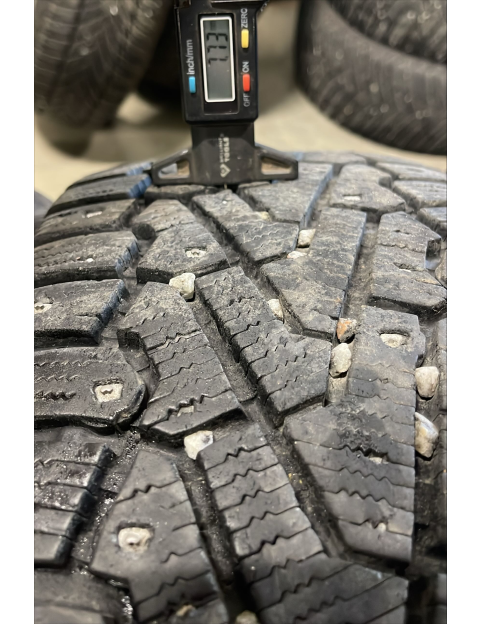 215/55R16 97T Pirelli Ice Zero ( ar radzēm )