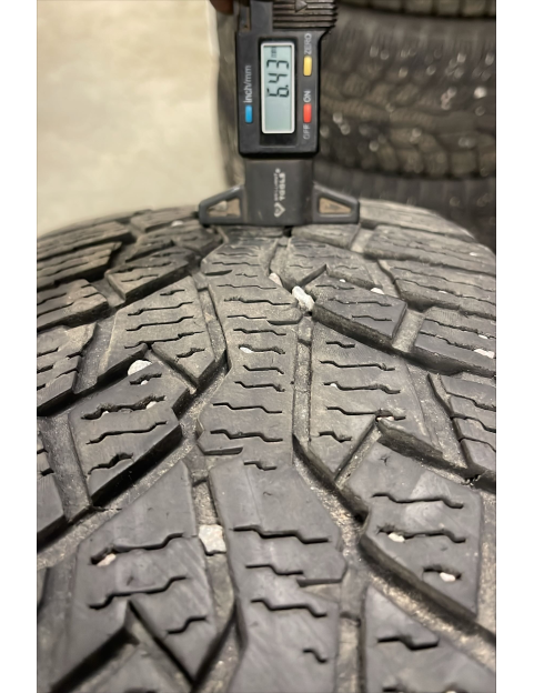 205/65R16C 107/105R Nokian hakapeliitta CR4