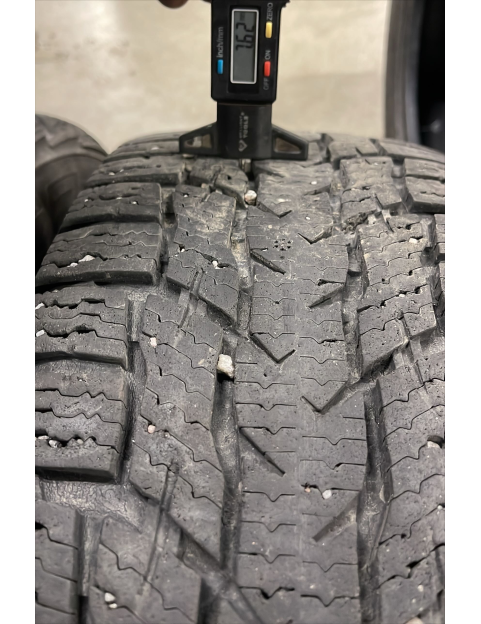 215/65R16C 109/107R Nokian wrc3