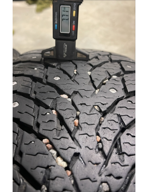 205/75R16C 113/111R Nokian hakapeliitta C4 ( ar radzēm )