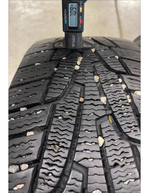 215/60R17 96R Kumho KW31