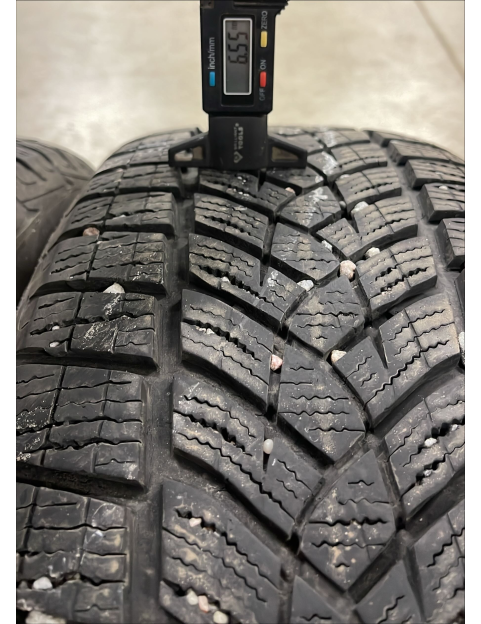 225/60R18 104T Goodyear ultra grip Ice