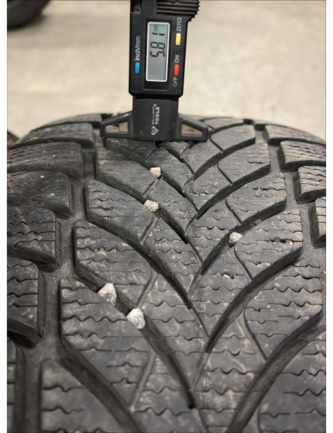 235/55R18 104T  Goodyear ultra grip ice 2