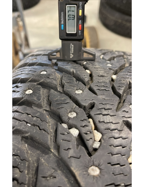 235/60R18 107T Nokian Hakapeliitta 9  ( ar radzēm )
