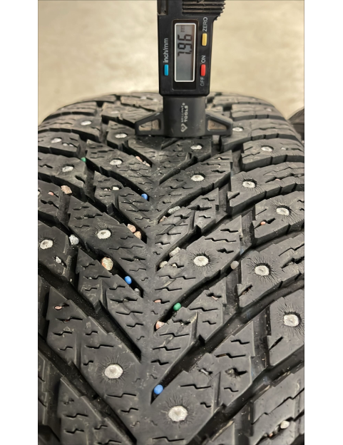 215/55R17 98T Nokian hakapeliitta 10 ( ar radzēm )