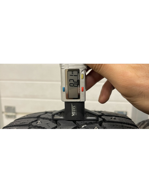 205/55r16 94t Bridgestone Blizzak Spike 01 ( ar radzēm )